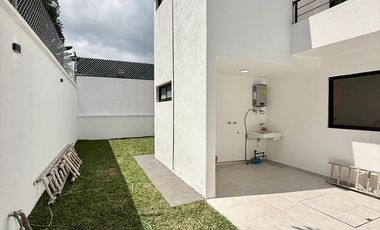 Casa en venta en Coatepec – Diseño industrial moderno con amplio jardín
