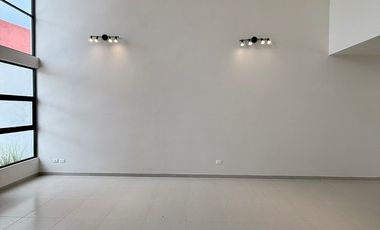 Casa en venta en Coatepec – Diseño industrial moderno con amplio jardín