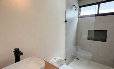 Casa en venta en Coatepec – Diseño industrial moderno con amplio jardín