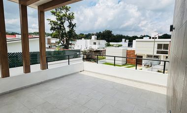 Casa en venta en Coatepec – Diseño industrial moderno con amplio jardín