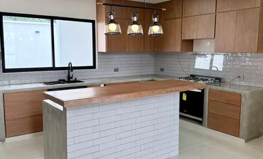 Casa en venta en Coatepec – Diseño industrial moderno con amplio jardín