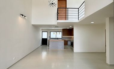 Casa en venta en Coatepec – Diseño industrial moderno con amplio jardín