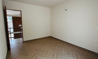 Casa en venta en Coatepec – Diseño industrial moderno con amplio jardín