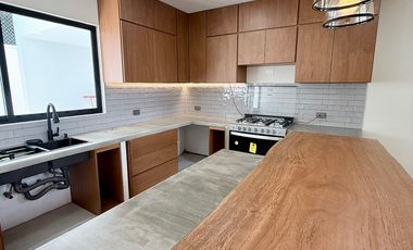 Casa en venta en Coatepec – Diseño industrial moderno con amplio jardín