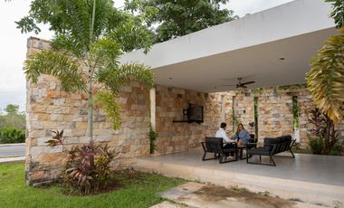 CASA EN VENTA MERIDA, SITPACH, PRIVADA CAMELIA, ENTREGA INMEDIATA.