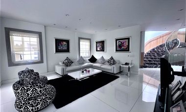 Casa en Venta en Bosques de las Lomas Residencial Las Villas (m2c425)