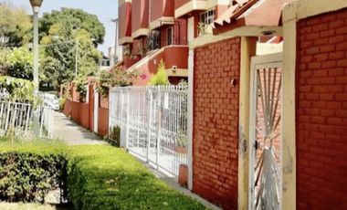 CASA TRIPLEX en VENTA en COYOACÁN