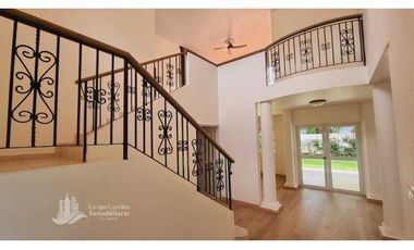 ALQUILER CASA EN COSTA DEL ESTE 3 REC + CBE MLD