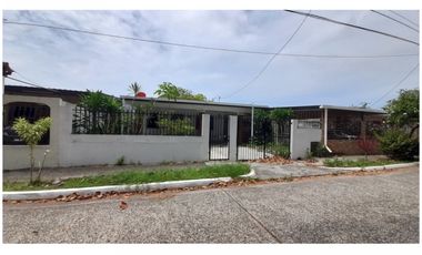 Casa En Alquiler En Chanis Frente Al Parque