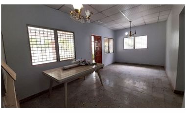 Casa En Alquiler En Chanis Frente Al Parque