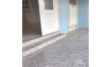 CASA DE ESQUINA EN EL CRISOL CERCA DEL METRO