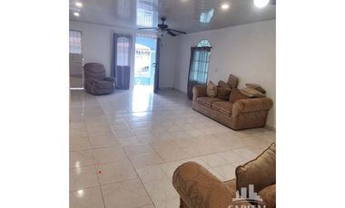 CASA DE ESQUINA EN EL CRISOL CERCA DEL METRO