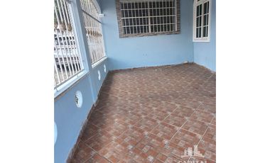 CASA DE ESQUINA EN EL CRISOL CERCA DEL METRO