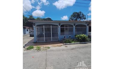 CASA DE ESQUINA EN EL CRISOL CERCA DEL METRO