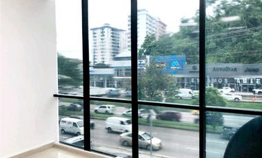 VENTA OFICINA CON DUCHA EN LA TUMBA MUERTO EN EL PH CENTURY TOWER