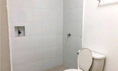 VENTA OFICINA CON DUCHA EN LA TUMBA MUERTO EN EL PH CENTURY TOWER