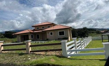 EN VENTA CASA CAMPESTRE BOQUETE