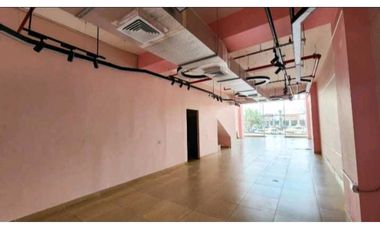 LOCAL COMERCIAL EN EL DORADO CITY CENTER CON MEZZANINE 285M2