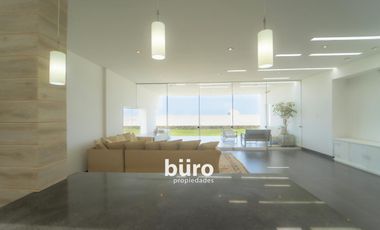 LINDA CASA DE PLAYA EN PRIMERA FILA EN CERRO COLORADO KM 128