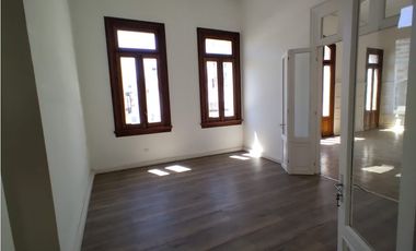 CASONA COLONIAL - REMODELADA  - MAS DE 12 AMBIENTES - PLENO CENTRO