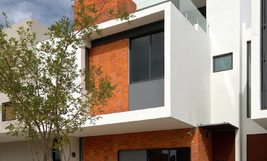 Casa RENTA paraje junto a galerias santa anita