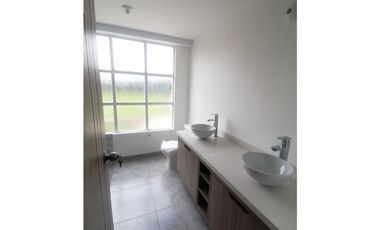 CASA  EN VENTA SERREZUELA MOSQUERA 300M²