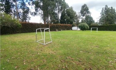 CASA  EN VENTA SERREZUELA MOSQUERA 300M²