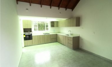 CASA  EN VENTA SERREZUELA MOSQUERA 300M²