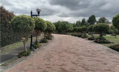 CASA  EN VENTA SERREZUELA MOSQUERA 300M²