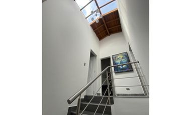 SE VENDE CASA EN UNIDAD CERRADA EN LA CEJA