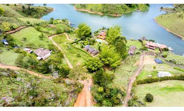 Venta de Complejo Turístico con 3 Lotes - El Peñol, Vereda Marial