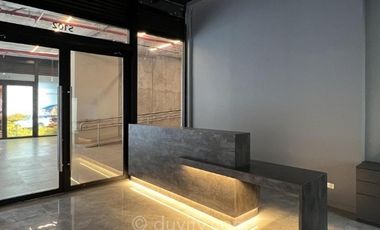 Local Comercial en Arriendo en Cerro El Plomo con Alonso de Córdova