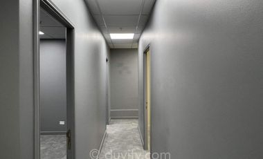 Local Comercial en Arriendo en Cerro El Plomo con Alonso de Córdova