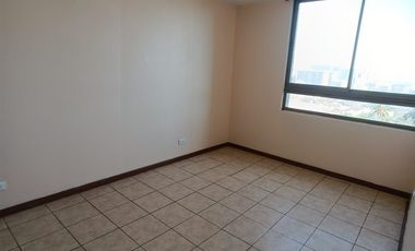 Departamento En Arriendo De 2 Dorm. En Parque Los Reyes.