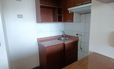 Departamento En Arriendo De 2 Dorm. En Parque Los Reyes.