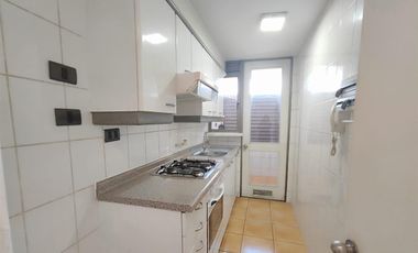 Ambplio Departamento Arriendo De 2 Dorm. En Santiago