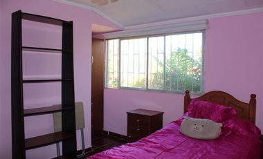 Casa En Amplio Terreno Con 4 Dorm. San Joaquín.