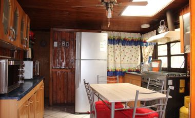 Casa En Amplio Terreno Con 4 Dorm. San Joaquín.