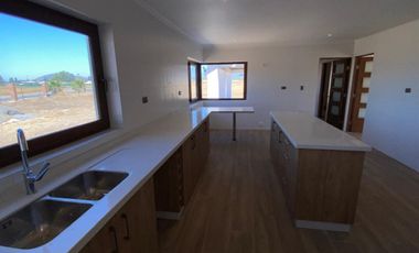 Casa En Venta De 4 Dorm. En Olivar