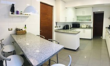 Casa En Arriendo De 6 Dorm. En Lo Barnechea