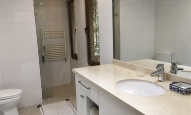 Casa En Arriendo De 6 Dorm. En Lo Barnechea