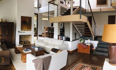 Casa En Arriendo De 6 Dorm. En Lo Barnechea