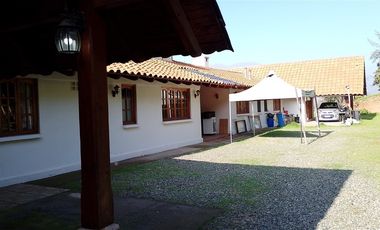 Casa En Venta De 6 Dormitorios En Pirque, Camino San Vicente