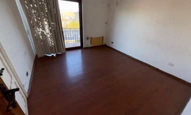 Amplia Casa En Venta De 4 Dorm. En Sector Residencial Rgua.