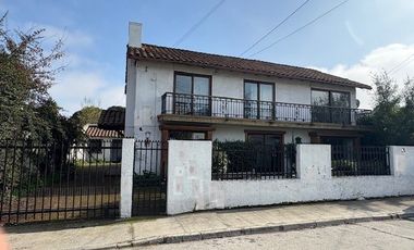 Amplia Casa En Venta De 4 Dorm. En Sector Residencial Rgua.