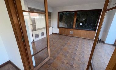 Amplia Casa En Venta De 4 Dorm. En Sector Residencial Rgua.