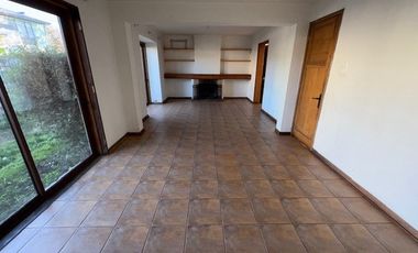 Amplia Casa En Venta De 4 Dorm. En Sector Residencial Rgua.