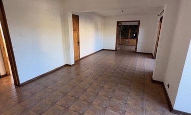 Amplia Casa En Venta De 4 Dorm. En Sector Residencial Rgua.