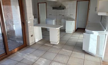 Amplia Casa En Venta De 4 Dorm. En Sector Residencial Rgua.