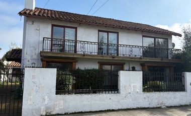 Amplia Casa En Venta De 4 Dorm. En Sector Residencial Rgua.